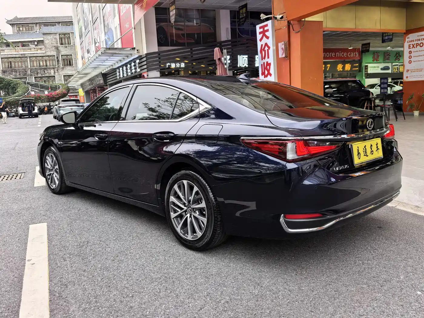 Lexus ES 2023 200 Excellence Edition фото 10