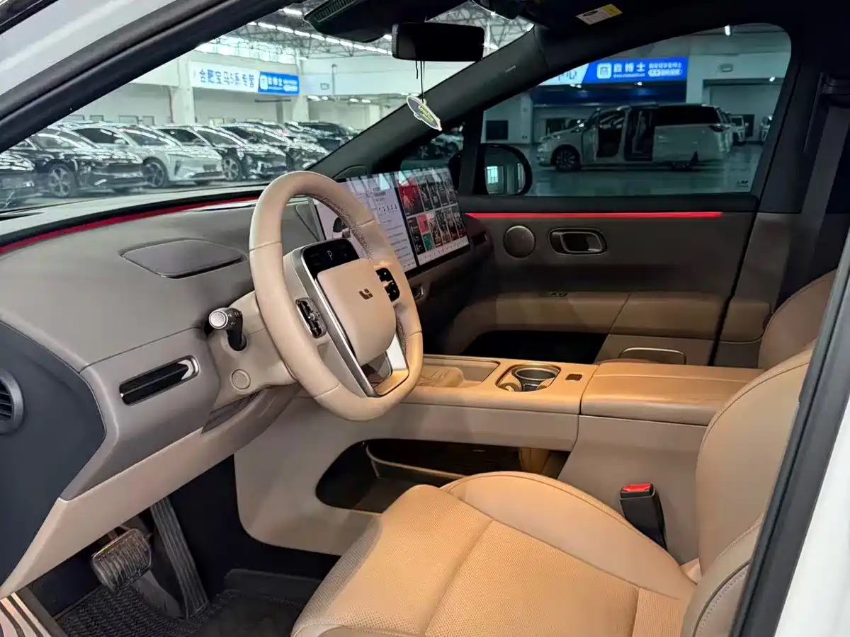 Li Auto i6 2026 2025 2WD Base Model