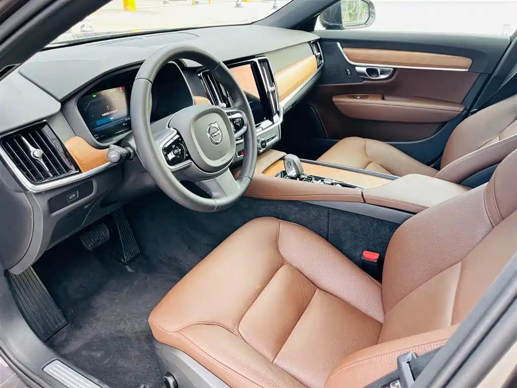 Volvo S90 2024 2024 B5 Momentum Luxury Edition