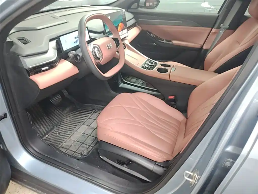 Geely Galaxy Galaxy L6 2025 EM-i 140km Starship Edition фото 15