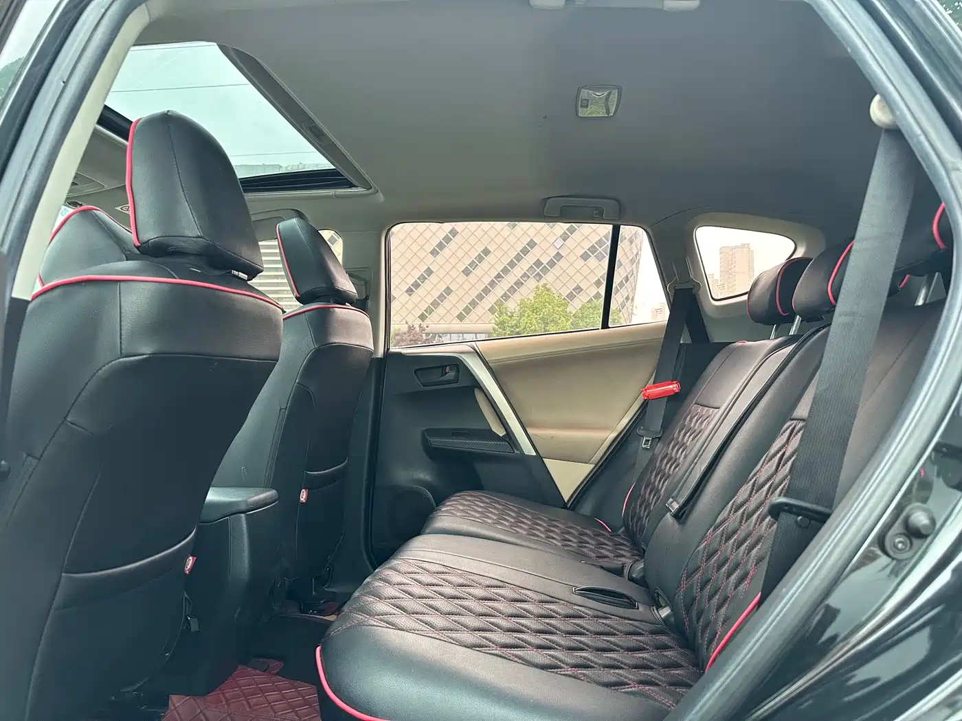 Toyota RAV4 Rongfang 2015 2.0L CVT 2WD Trend Edition фото 18