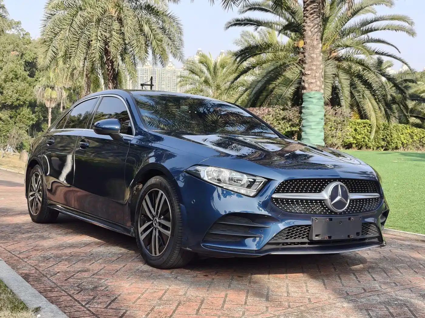 Mercedes-Benz A-Class 2019 A 180 L Sport Sedan фото 3