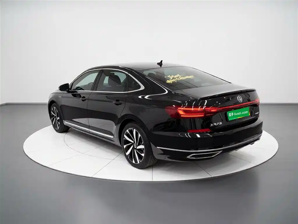 Volkswagen Passat 2022 330TSI Starlight Elite Edition фото 5