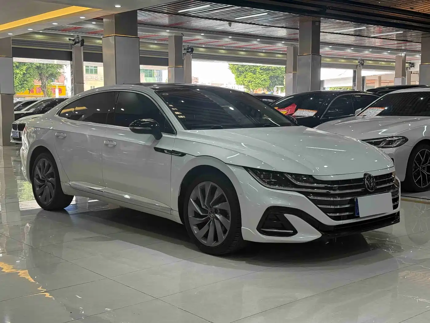 Volkswagen FAW-Volkswagen CC 2023 380TSI Eye-catching Edition фото 3