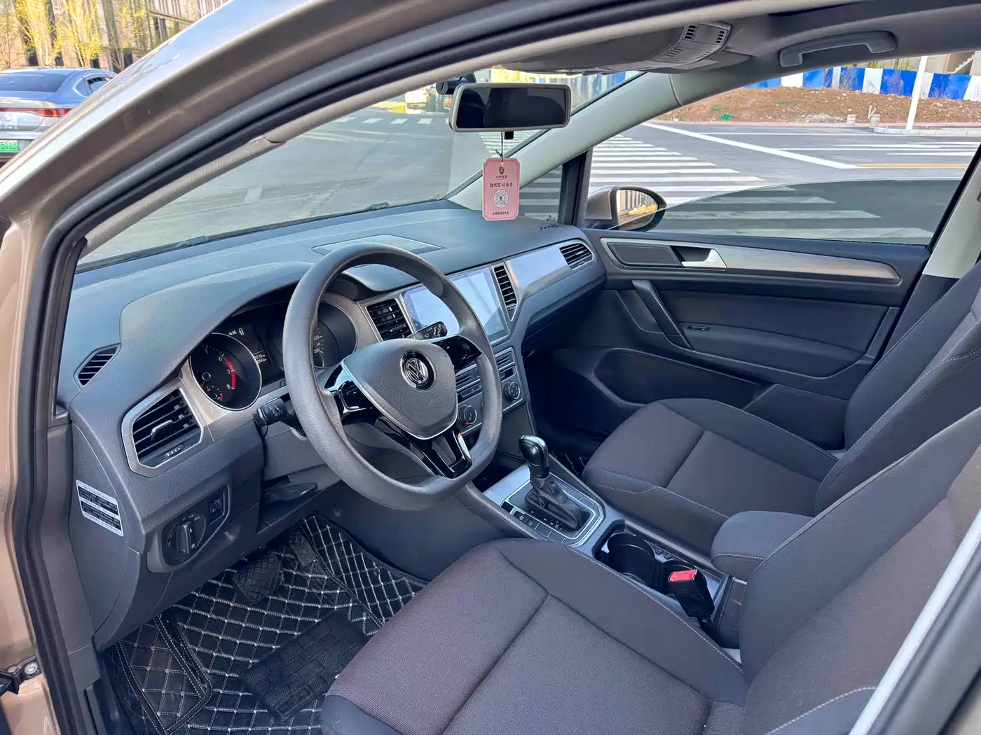 Volkswagen Golf Sportsvan 2016 1.6L Automatic Comfort фото 4