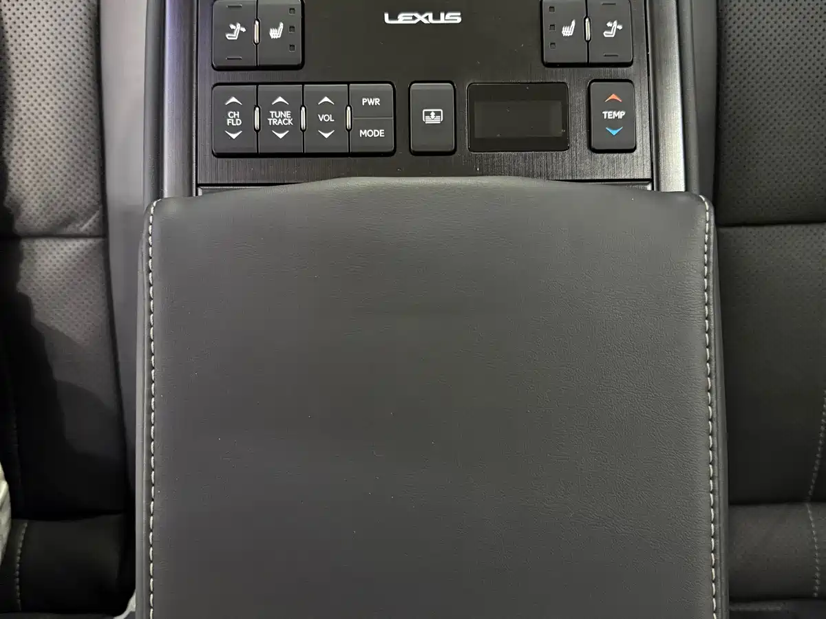 Lexus ES 2018 300h Executive Edition China V фото 9