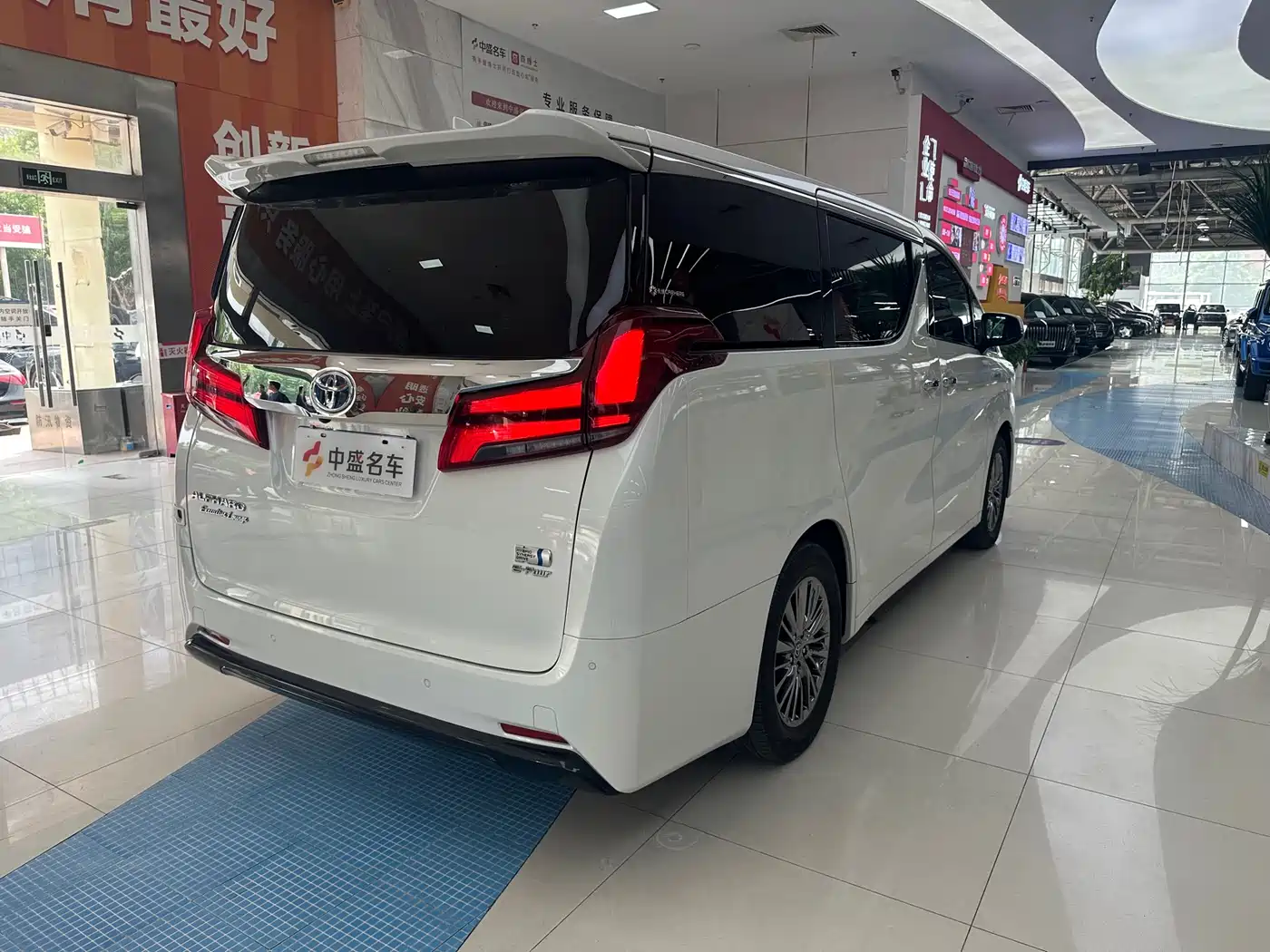 Toyota Alphard 2021 Hybrid 2.5L Premium фото 4