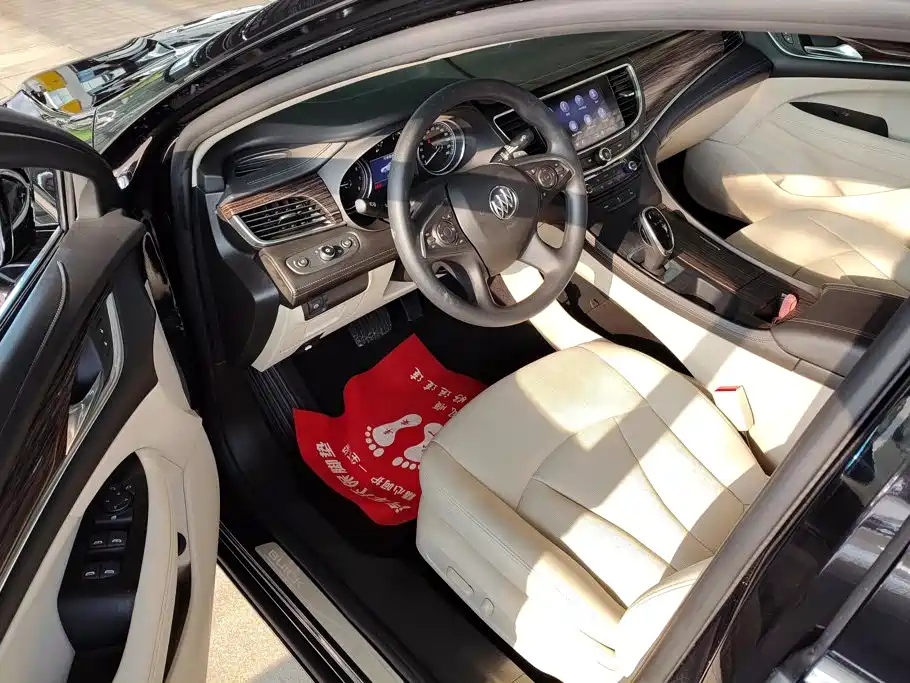 Photo 9 - Buick LaCrosse