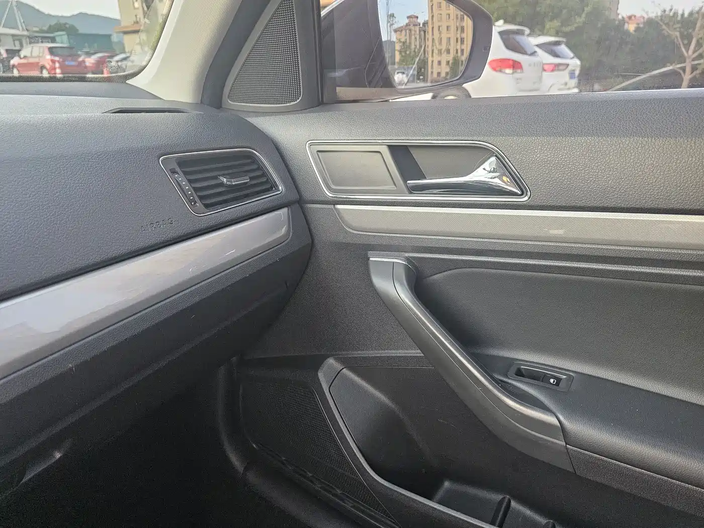 Volkswagen Lavida 2017 1.6L Automatic Comfort Edition фото 16