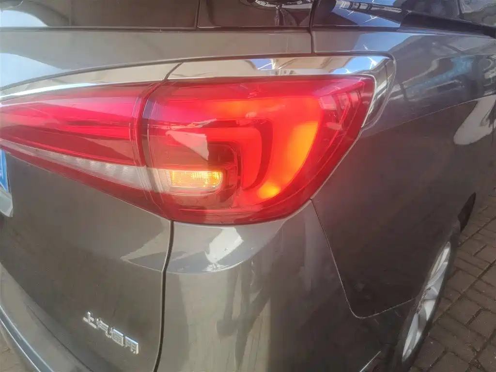 Buick GL8 2017 ES 28T Premium China V фото 23