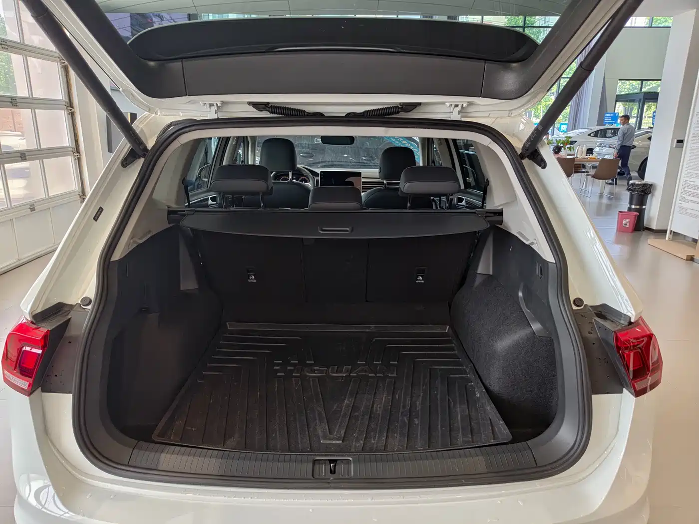 Volkswagen Tiguan L 2024 Outstanding 330TSI Auto 2WD R-Line Dragon Glory Edition фото 16