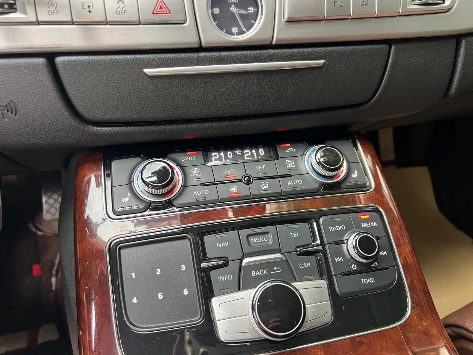 Фото 3 - Audi A8