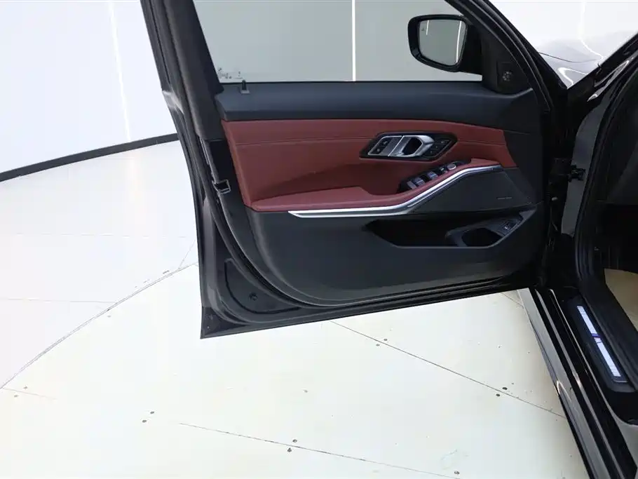 BMW 3 Series 2025 330Li M Sport Night Edition фото 28