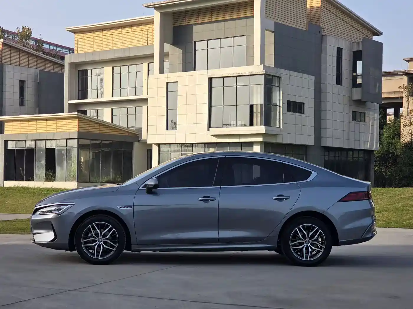 BYD Qin PLUS 2021 DM-i 55KM Flagship фото 9