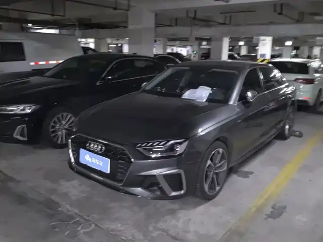 Audi A4L 40 TFSI, Стиль Драйв