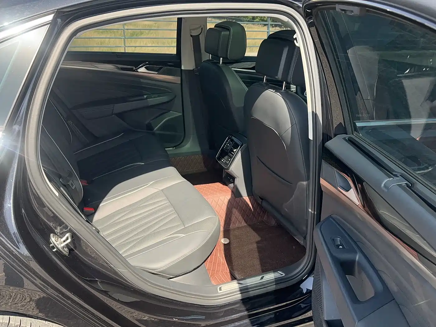 Volkswagen Passat 2023 330TSI Starlight Luxury Edition фото 25