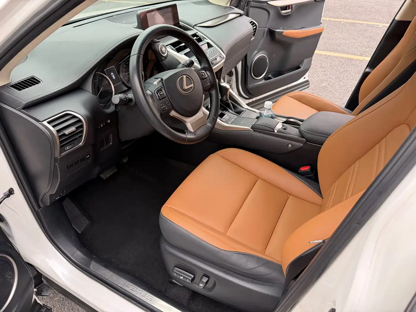 Lexus NX 2018 Model 300 FWD Fengxing Edition фото 9
