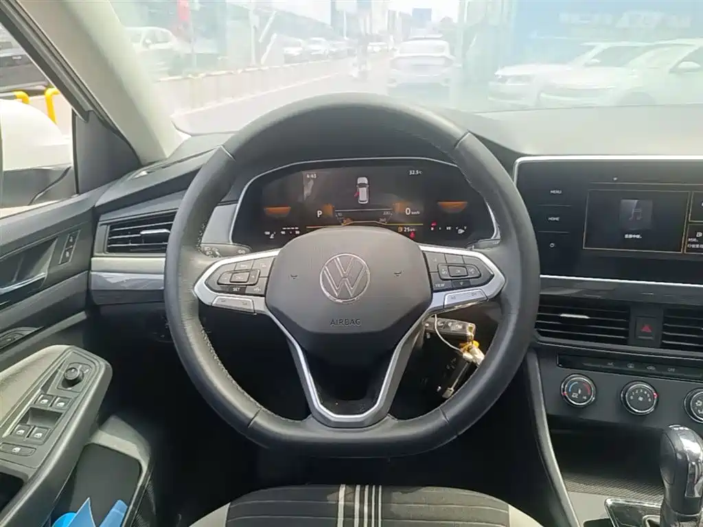 Volkswagen Bora 2024 200TSI DSG Smooth Ride Edition фото 11