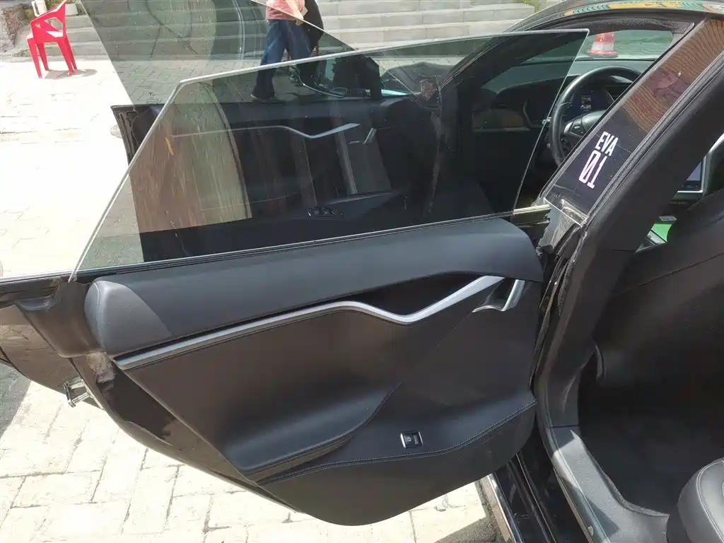 TESLA MODEL S