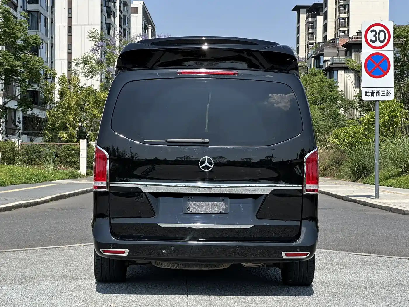 Mercedes-Benz V-Class 2017 Model V 260 L Premium Extended Edition фото 6