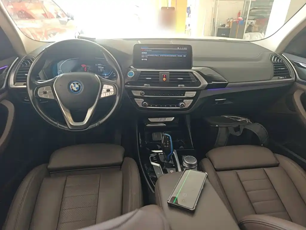 Фото 10 - BMW iX3