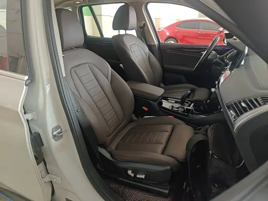 Фото 25 - BMW iX3
