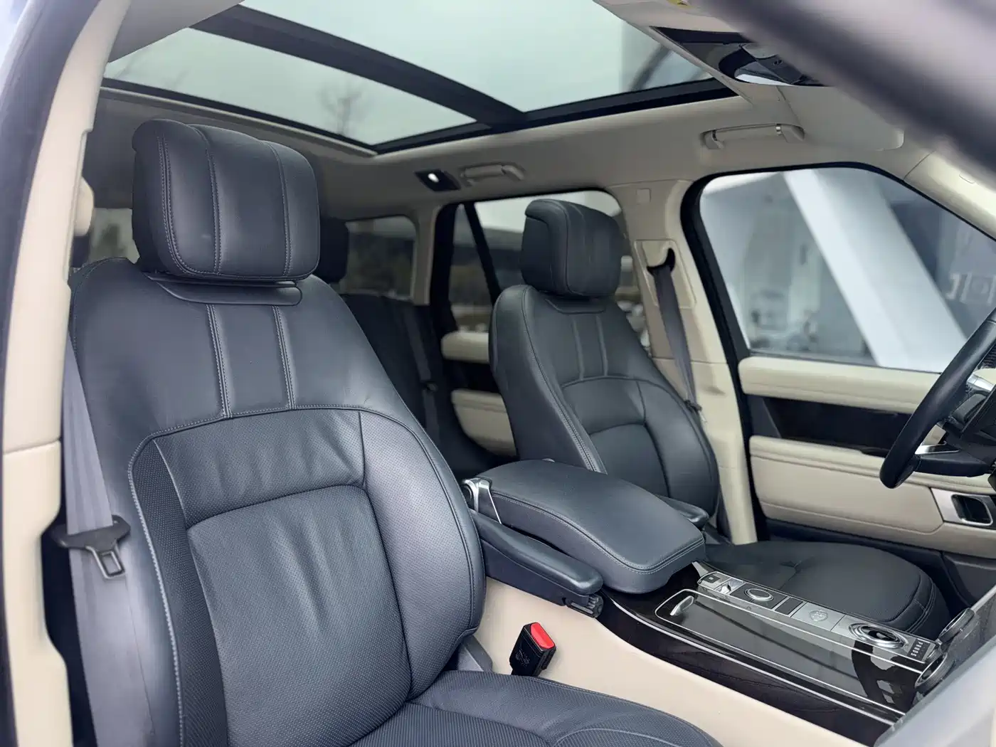 Land Rover Range Rover 2020 3.0 L6 Heritage Edition фото 16