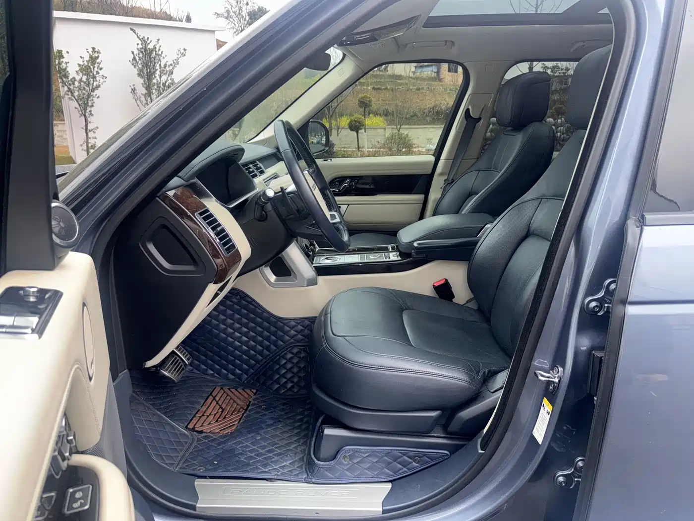 Land Rover Range Rover 2020 3.0 L6 Heritage Edition фото 6