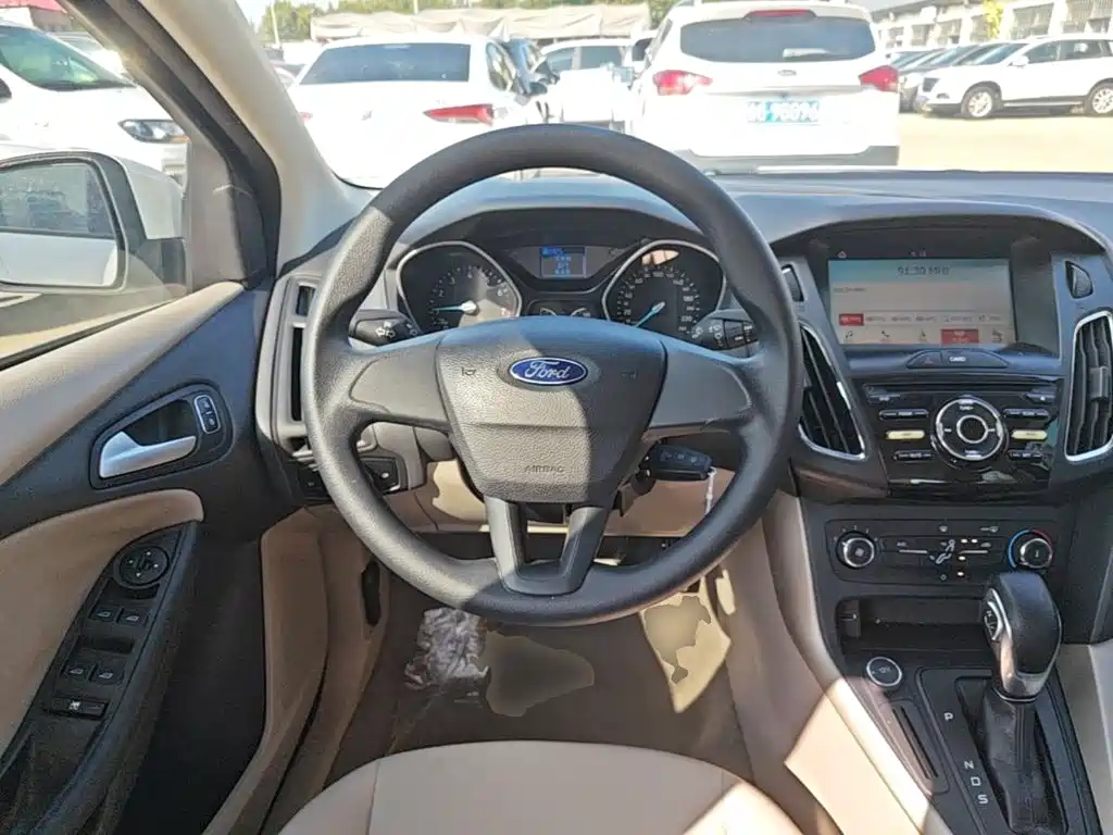 Фото 11 - Ford Focus