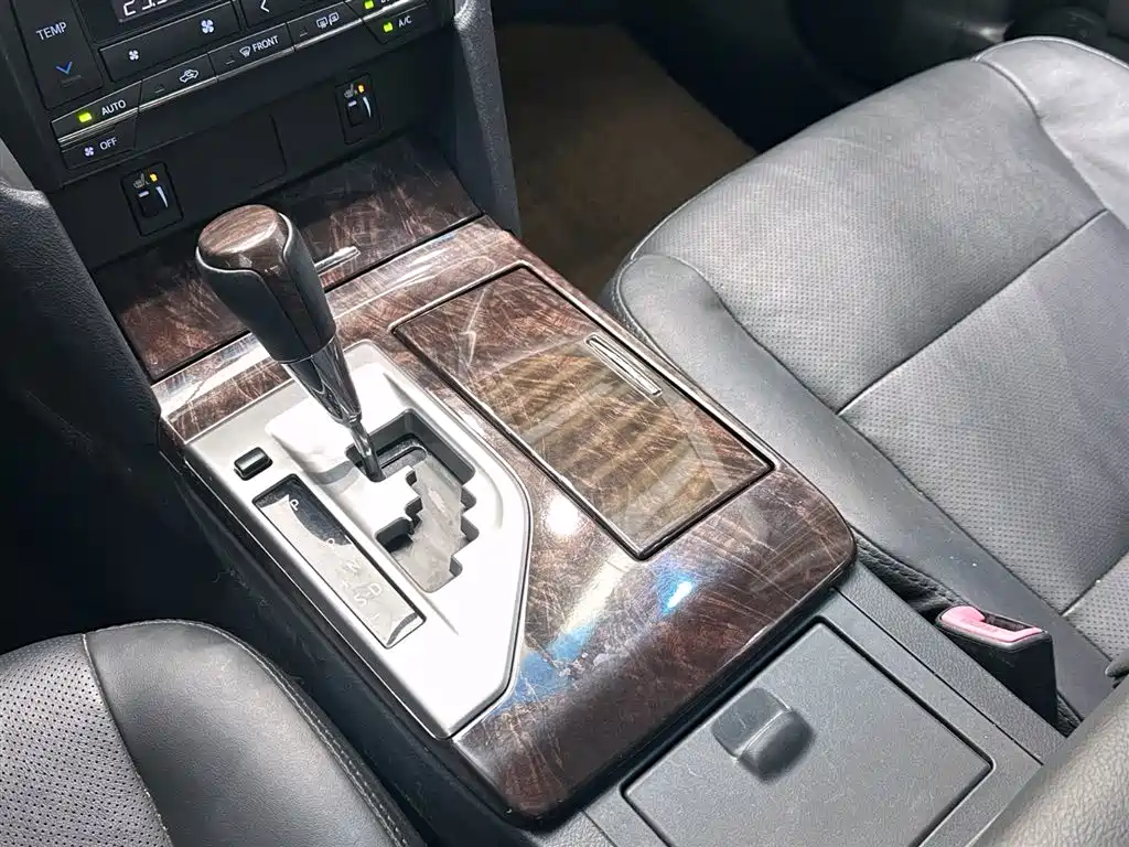 Toyota Camry 2015 2.0G Leading Edition фото 16
