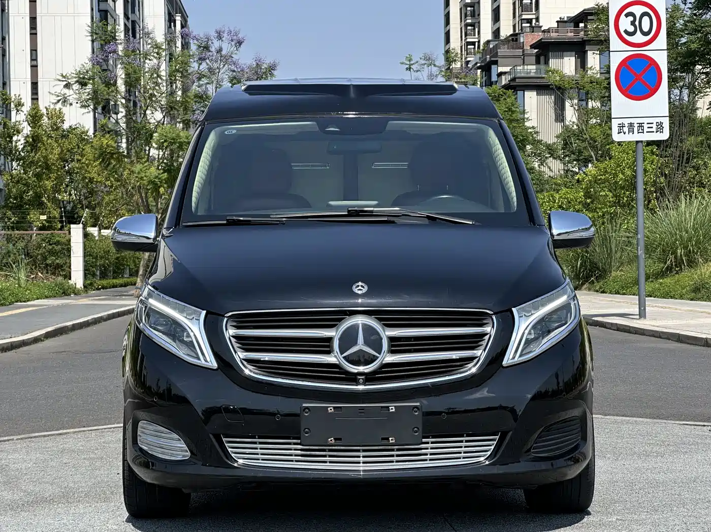 Mercedes-Benz V-Class 2017 Model V 260 L Premium Extended Edition фото 2