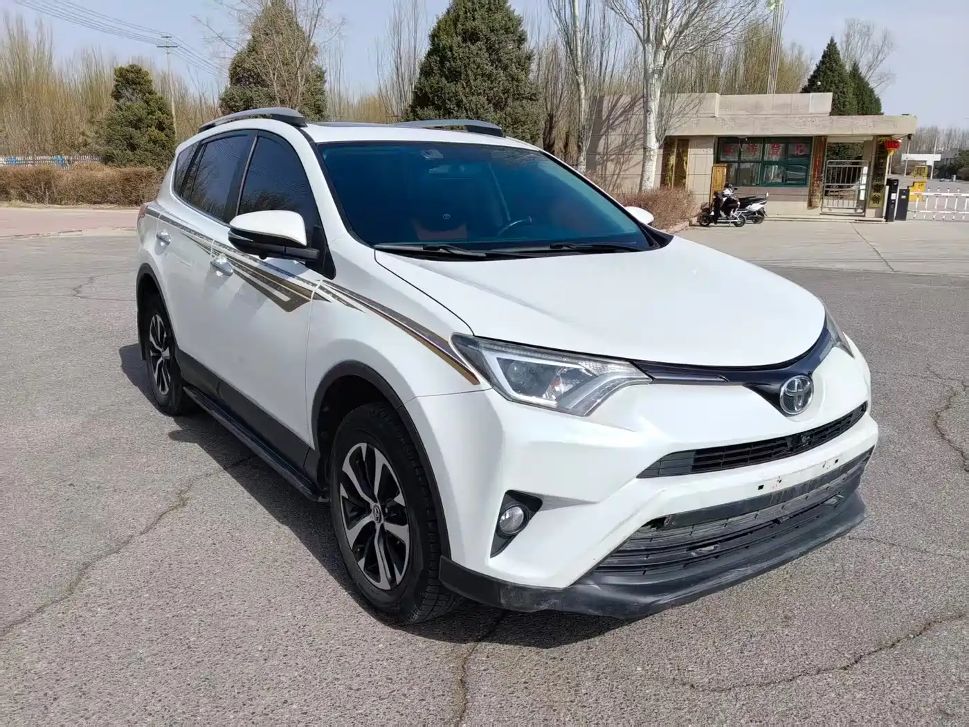 Toyota RAV4 Rongfang 2016 2.0L CVT 2WD Trend (China V) фото 3