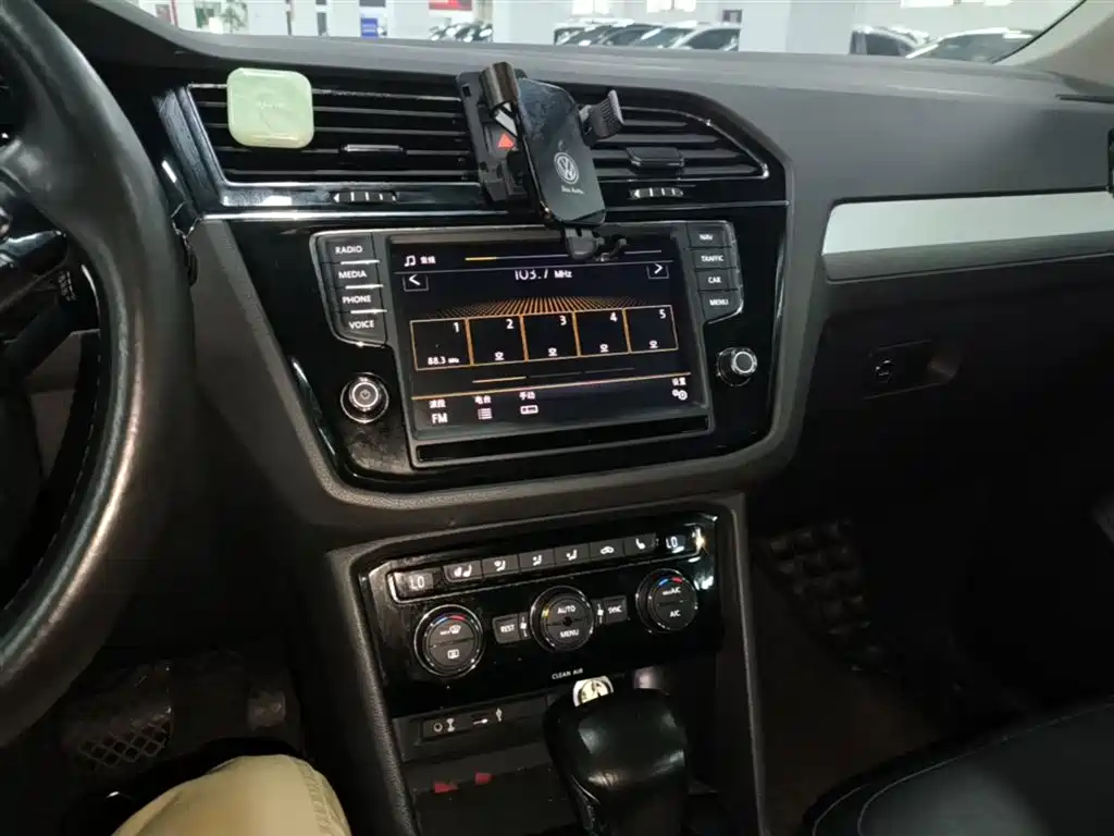 Volkswagen Tiguan L 2017 380TSI Automatic 4WD Luxury Edition фото 13
