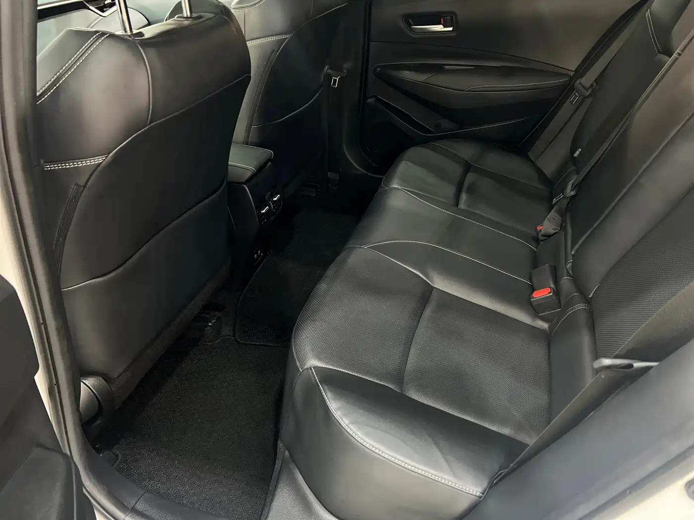 Toyota Corolla 2021 1.2T S-CVT Luxury Edition фото 9