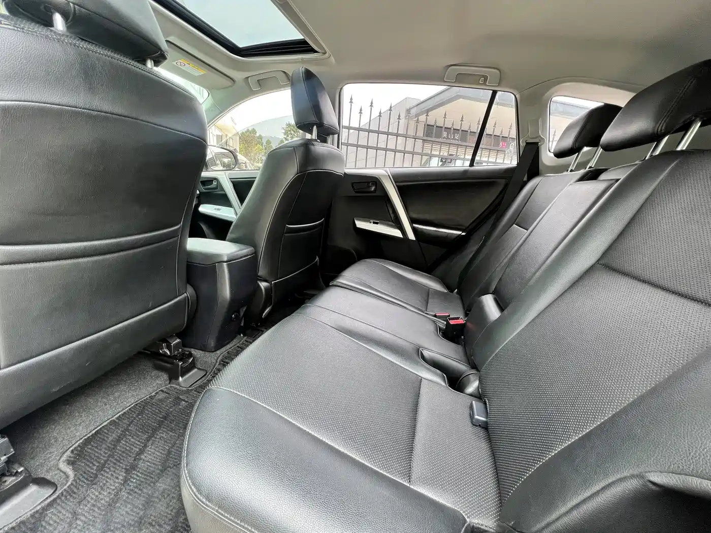 Toyota RAV4 Rongfang 2018 2.0L CVT 2WD Trend X Edition фото 5
