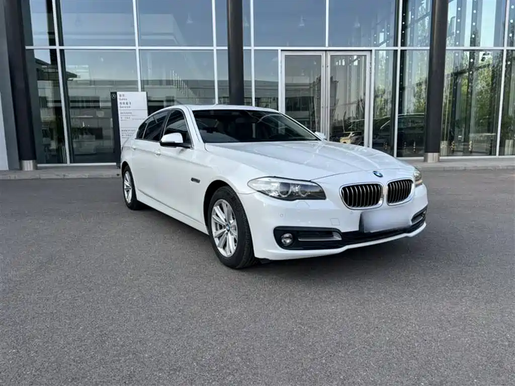 BMW 5 Series 2017 520Li Classic Edition фото 4