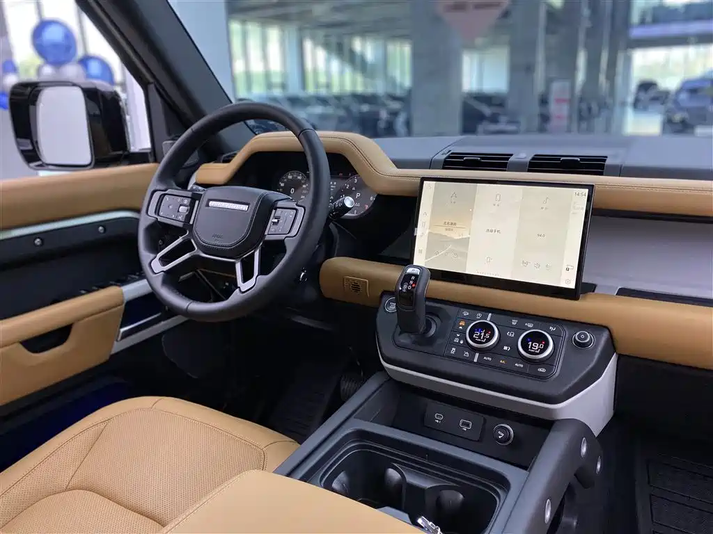 Land Rover Defender 2024 110 3.0T P400 Dark Special Edition фото 12