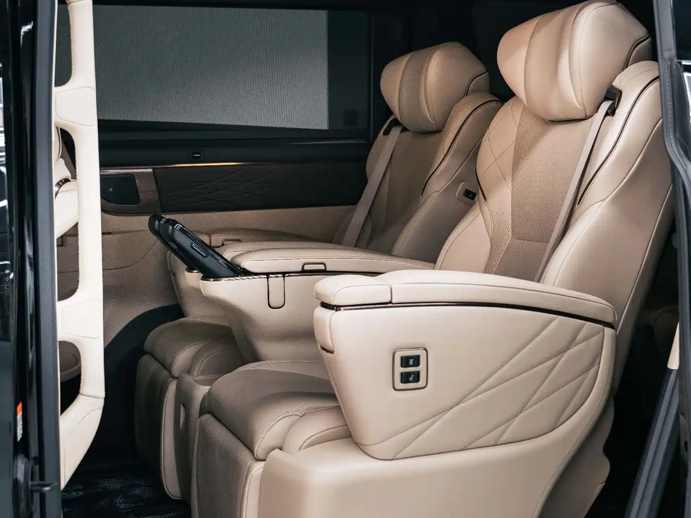 Toyota Alphard 2024 Hybrid 2.5L Ultimate Enjoyment Edition фото 10