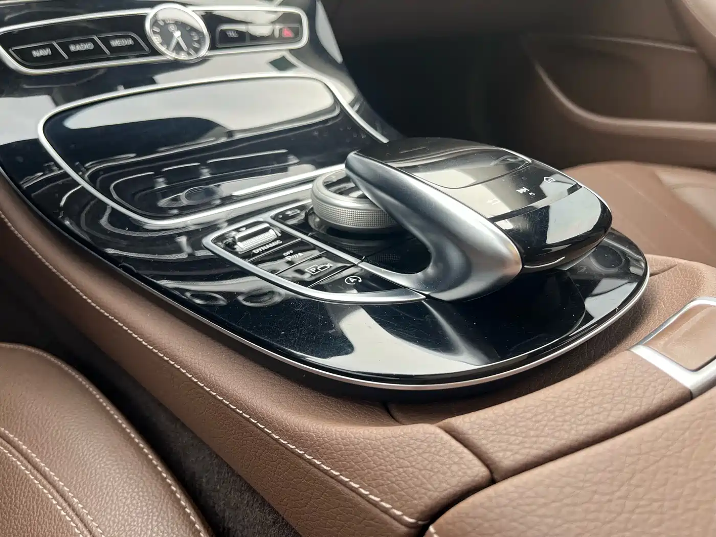 Mercedes-Benz E-Class 2018 E 300 L Luxury фото 26