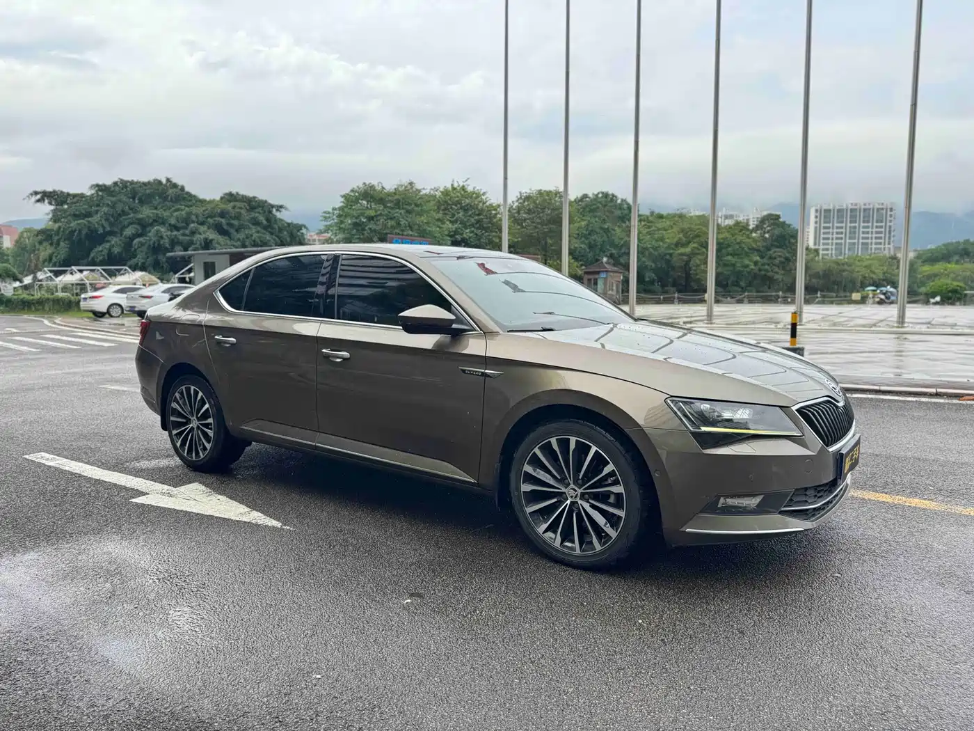 Škoda Superb 2018 TSI330 DSG Luxury Edition China V фото 3