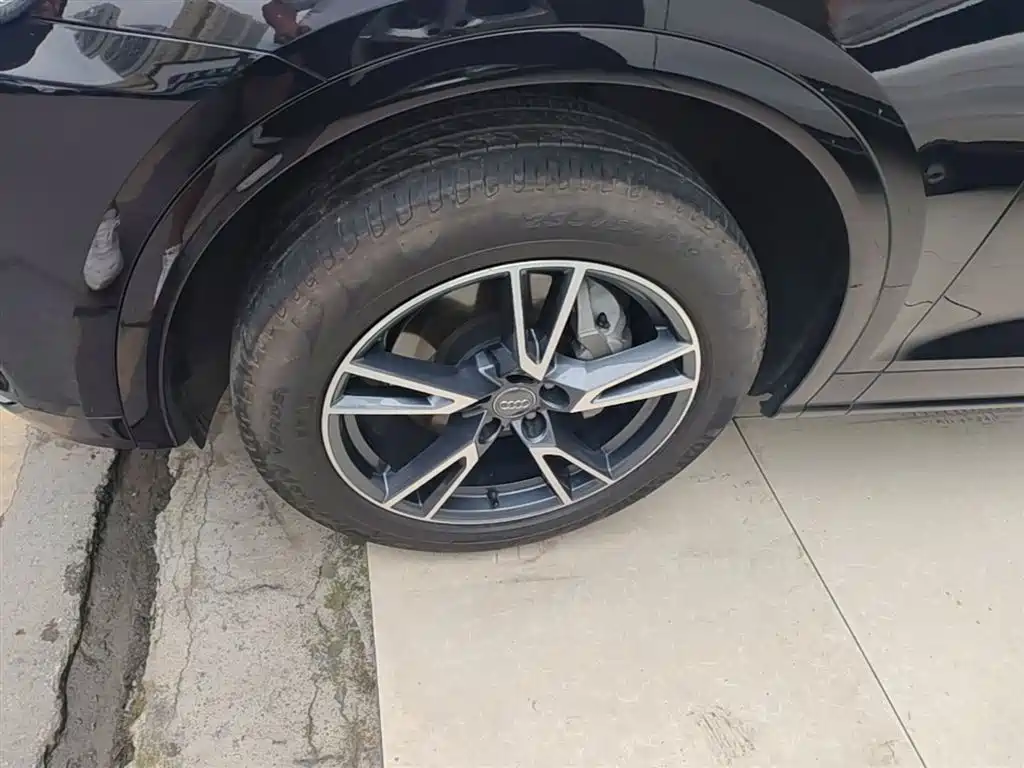 Audi Q5L 2020 Facelift 40 TFSI Honor Fashion фото 23