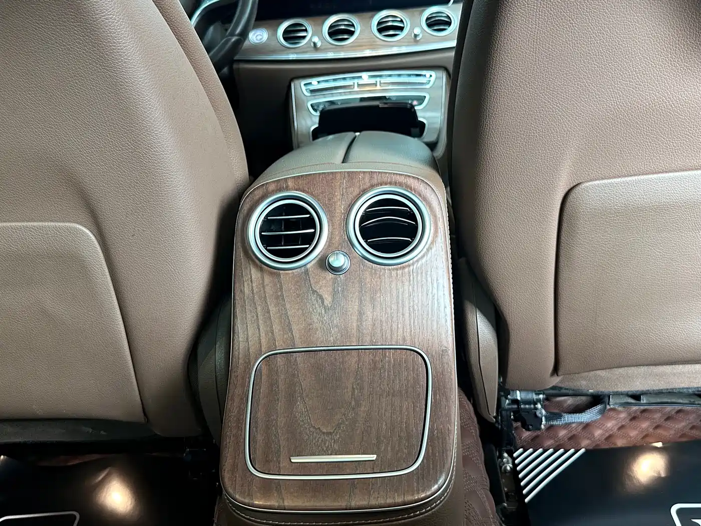 Mercedes-Benz E-Class 2022 E 260 L фото 10