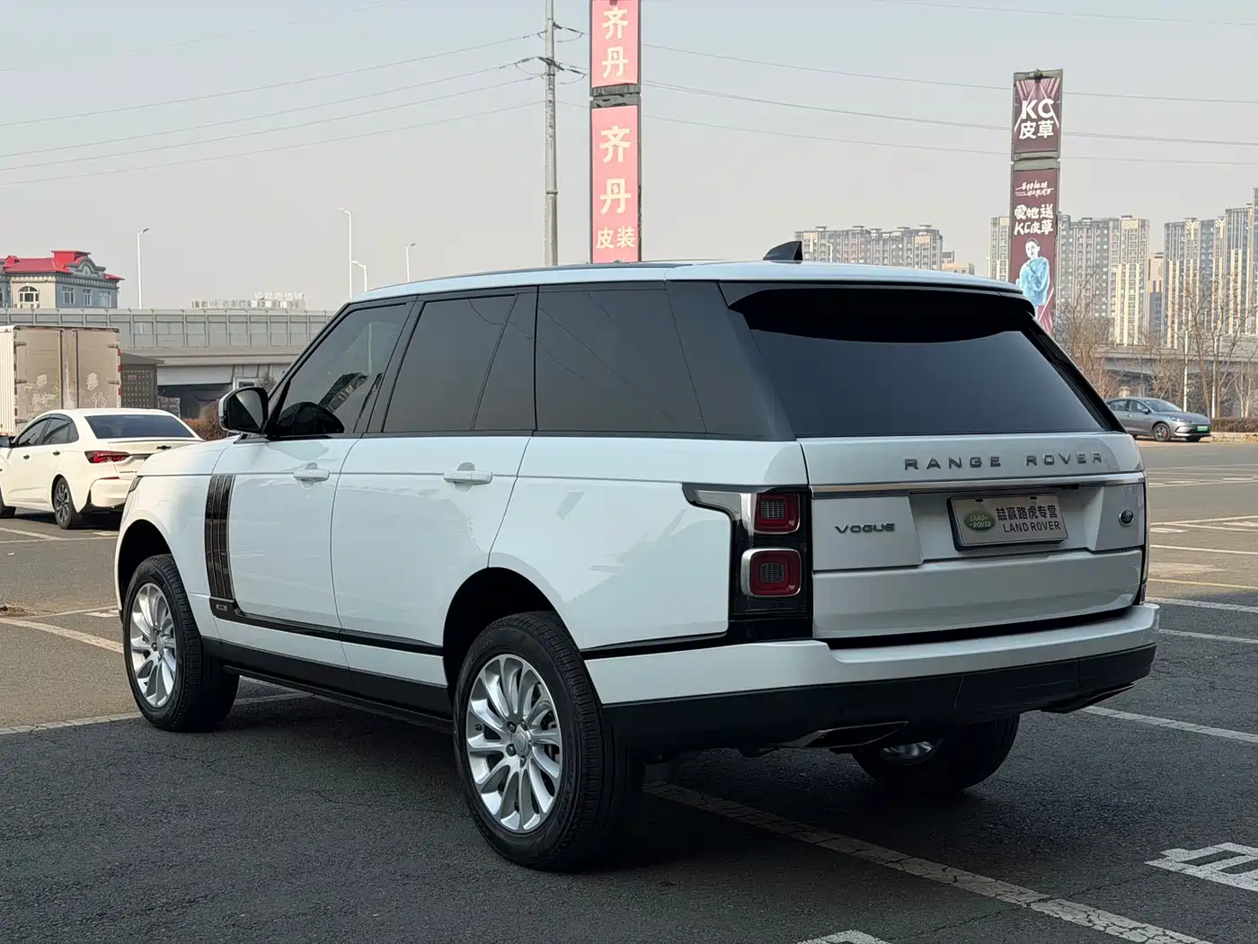 Land Rover Range Rover 2020 3.0 L6 Heritage Edition фото 10