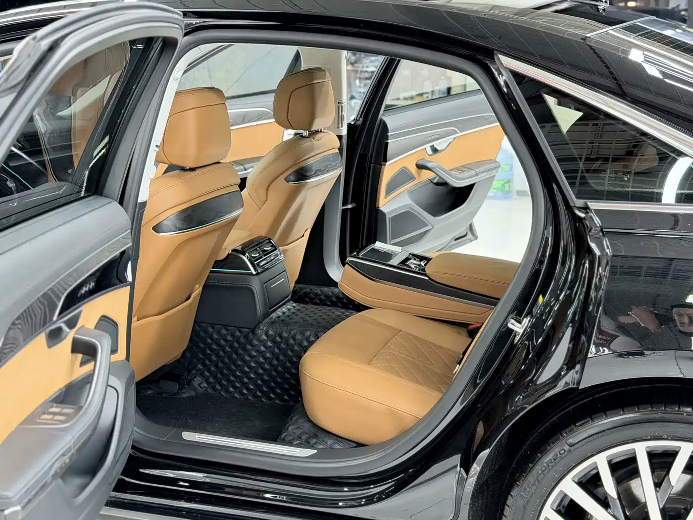 Фото 11 - Audi A8