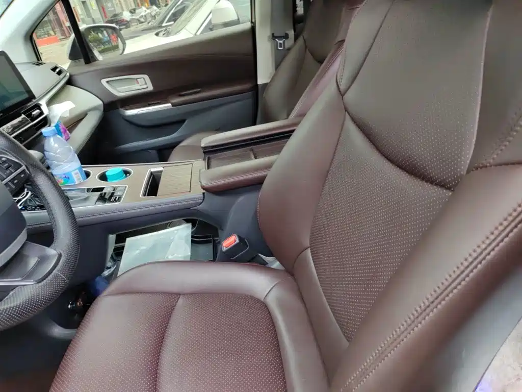 Toyota Sienna 2024 2.5L Hybrid Comfort Edition фото 8