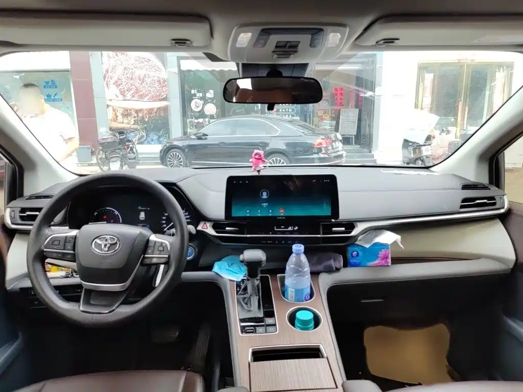 Toyota Sienna 2024 2.5L Hybrid Comfort Edition фото 13