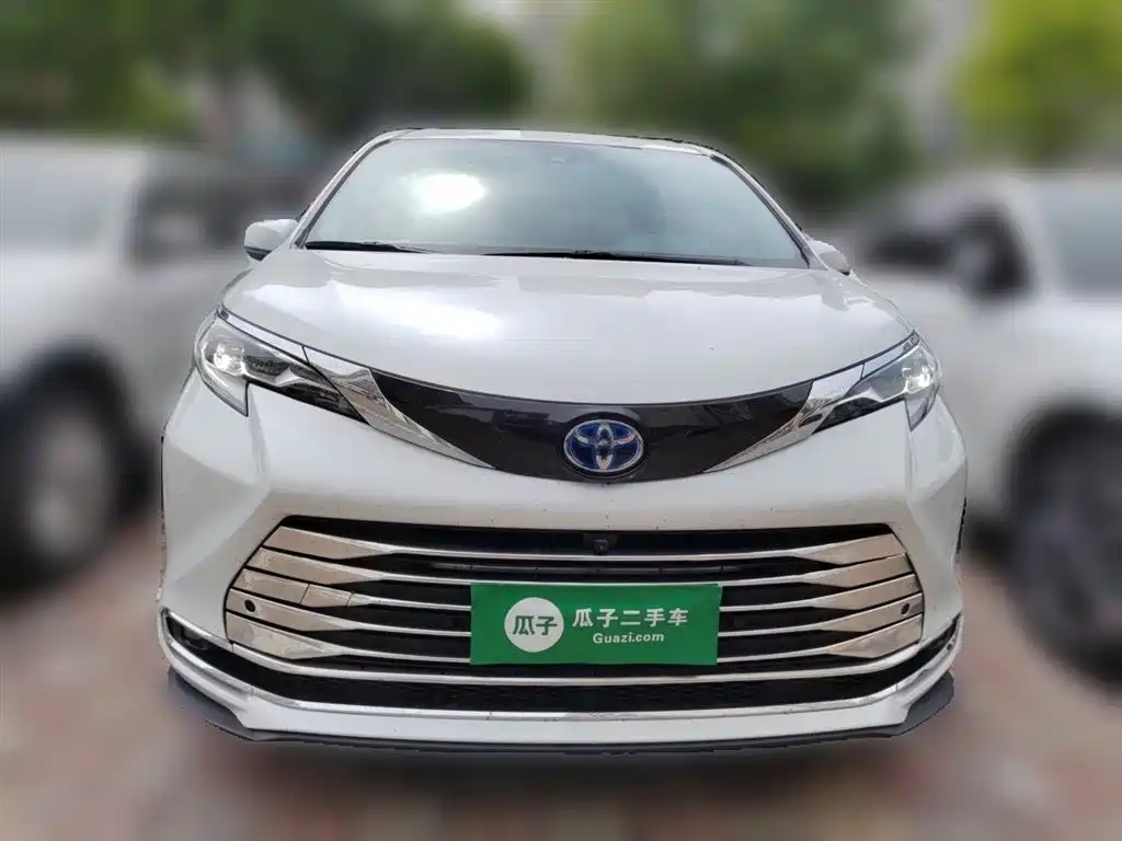 Toyota Sienna 2024 2.5L Hybrid Comfort Edition фото 24