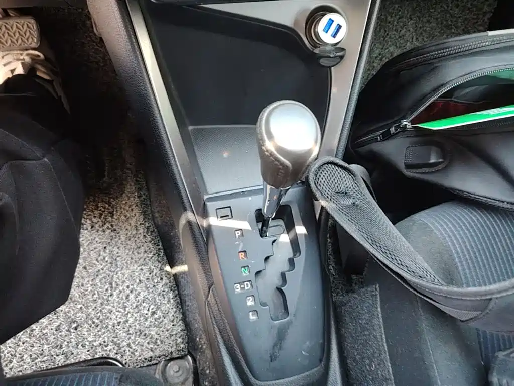 Toyota YARiS L Zhi Xuan 2015 1.5E Auto Charming Edition фото 14