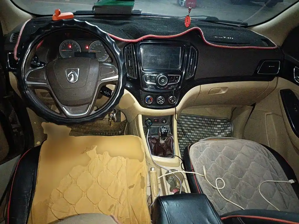 Baojun 730 2014 2014 1.5L Manual Comfort 7-seater