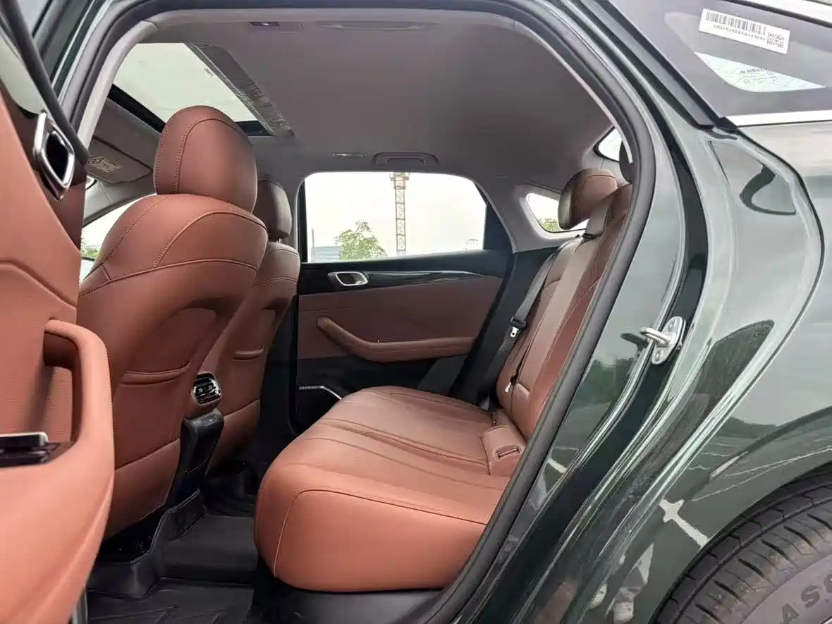 Фото 9 - Geely Emgrand